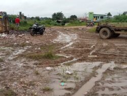 Sampah Kembali Menumpuk di Kawasan Pinggir Jalan Bukit Ilanun Sambaliung, TPS Satu Amrol, Becek dan Kurang Penerangan