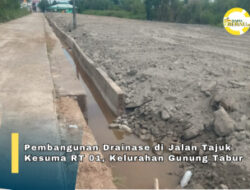 Proyek Drainase di Jalan Tajuk Kesuma RT 01 Gunung Tabur, Mutu Beton Dipertanyakan