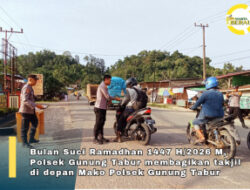 Polsek Gunung Tabur Berbagi Takjil, Pererat Silaturahmi di Bulan Ramadhan