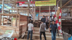 Polsek Teluk Bayur Gerebek dan Bakar Arena Judi Sabung Ayam di Kelurahan Rinding